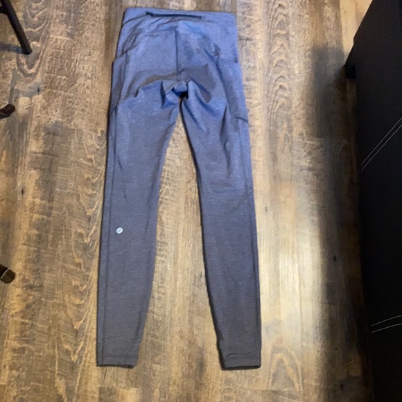 Tights, great condition, never worn, too big, size 4 lululemon. - Picture 2 of 8